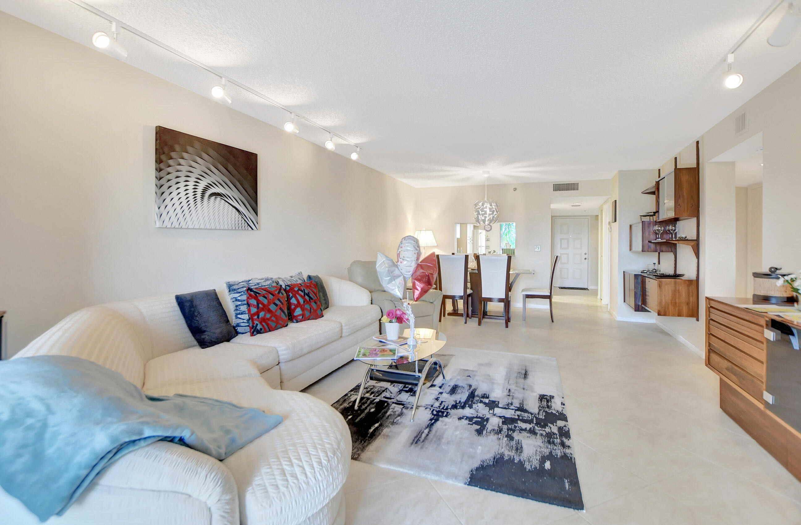 HUNTINGTON LAKES SEC FIVE CONDOS - Residential Lease