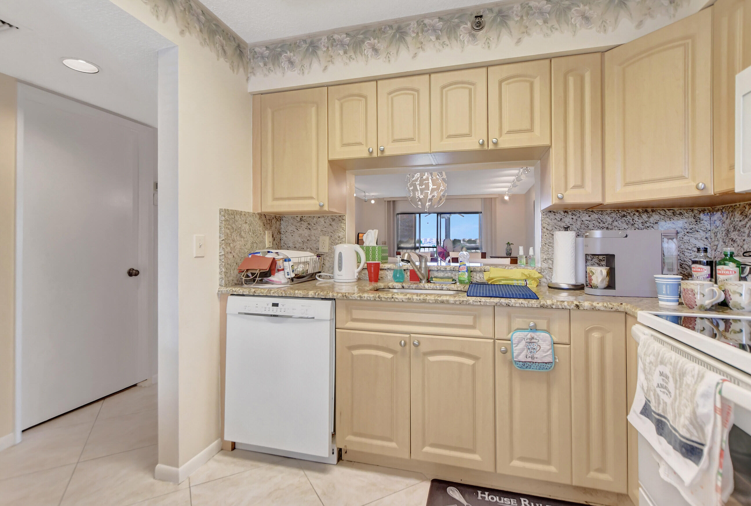 HUNTINGTON LAKES SEC FIVE CONDOS - Residential Lease