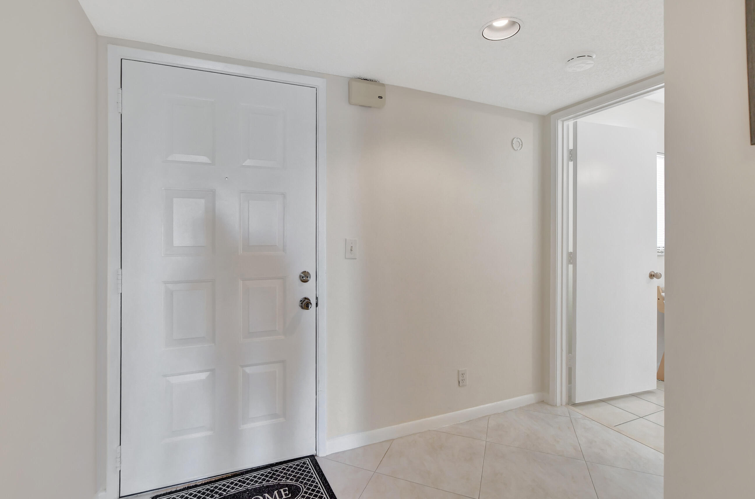 HUNTINGTON LAKES SEC FIVE CONDOS - Residential Lease