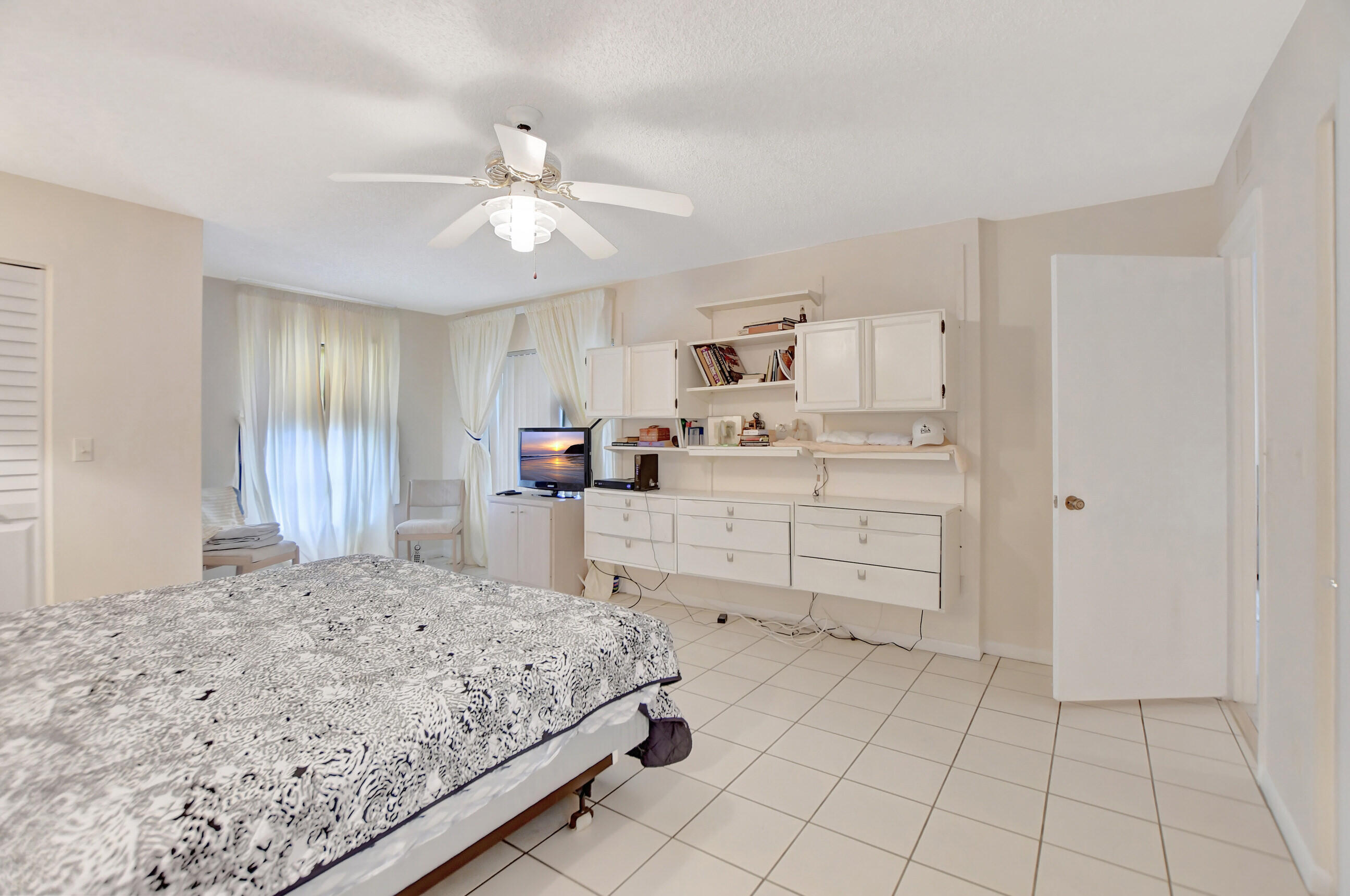 HUNTINGTON LAKES SEC FIVE CONDOS - Residential Lease