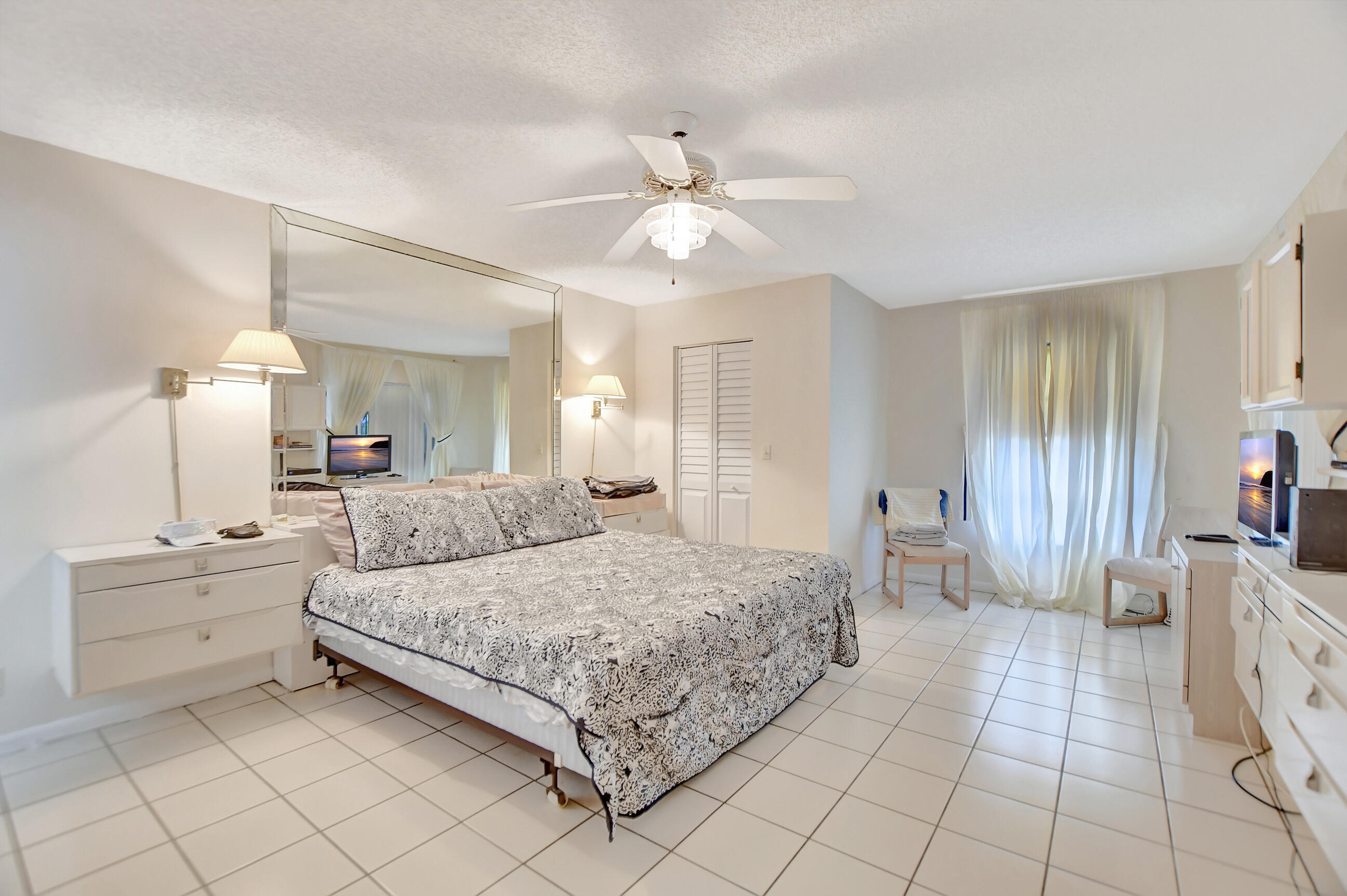 HUNTINGTON LAKES SEC FIVE CONDOS - Residential Lease