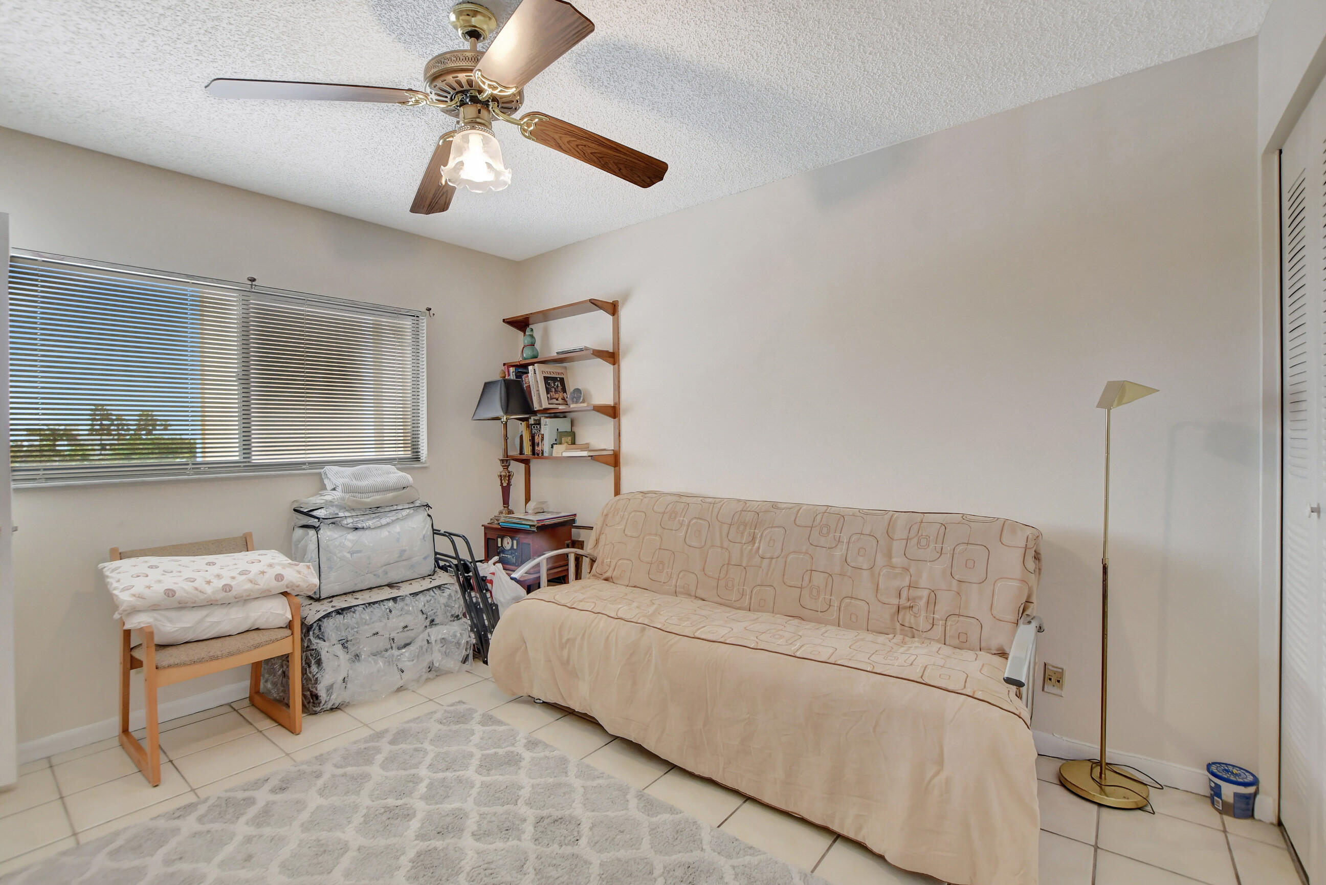 HUNTINGTON LAKES SEC FIVE CONDOS - Residential Lease