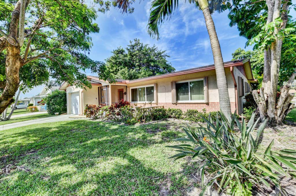 Photo of 14425 Amapola Way, Delray Beach, FL 33484 (MLS # B26040118)