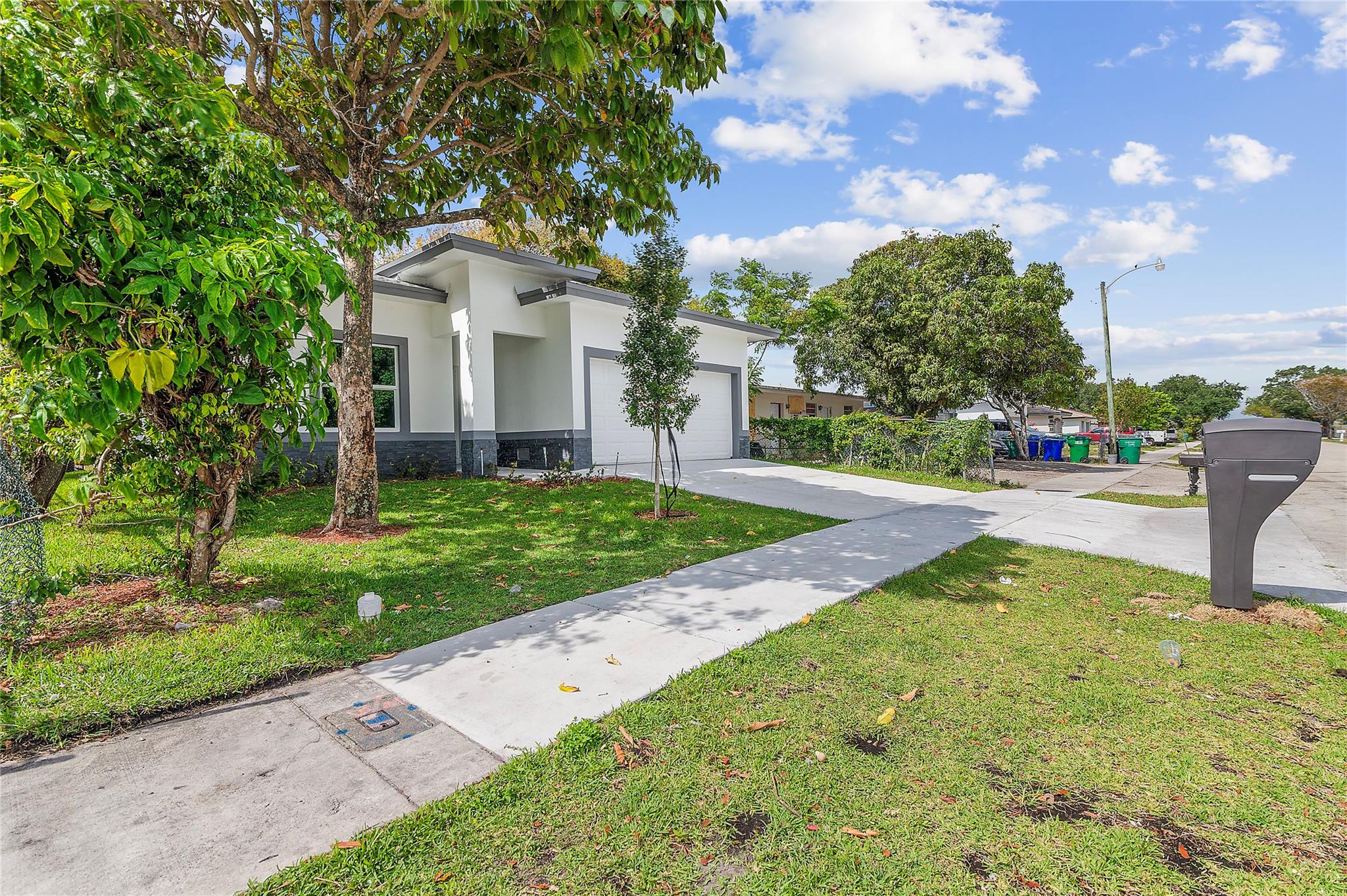 2736 NW 15th St