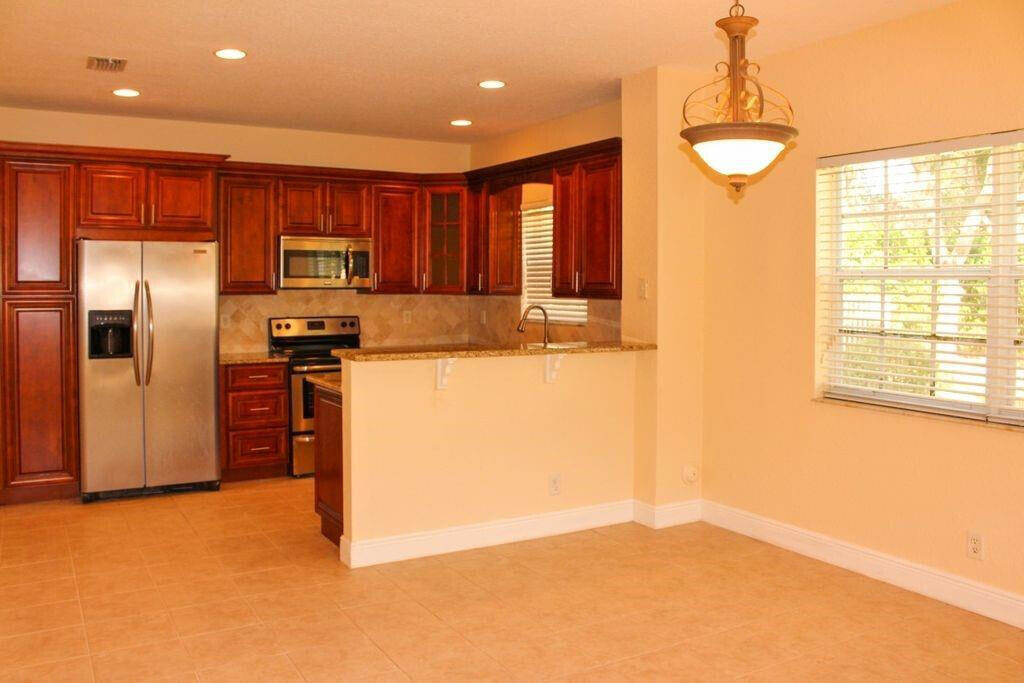 LAKEVIEW WEST - Residential Lease