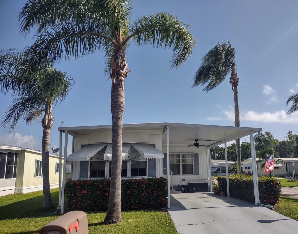 Photo of 1 Santa Fe Lane, Port Saint Lucie, FL 34952 (MLS # R10998020)