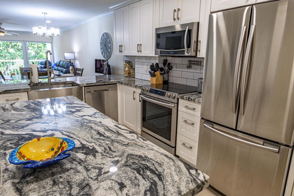 LANDMARK AT HILLSBORO CONDO - Residential