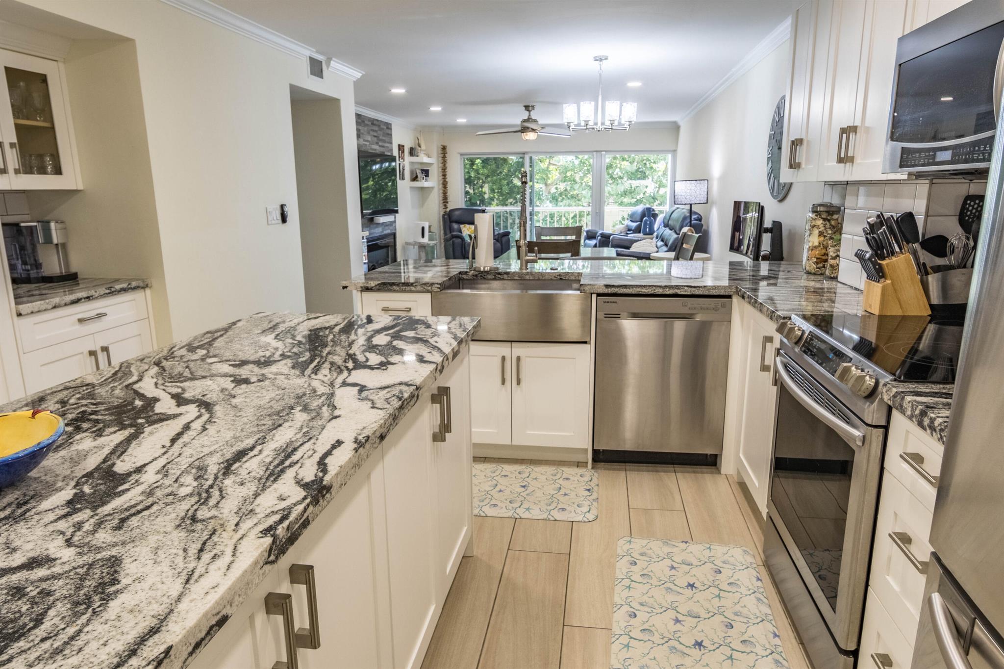 LANDMARK AT HILLSBORO CON - Residential