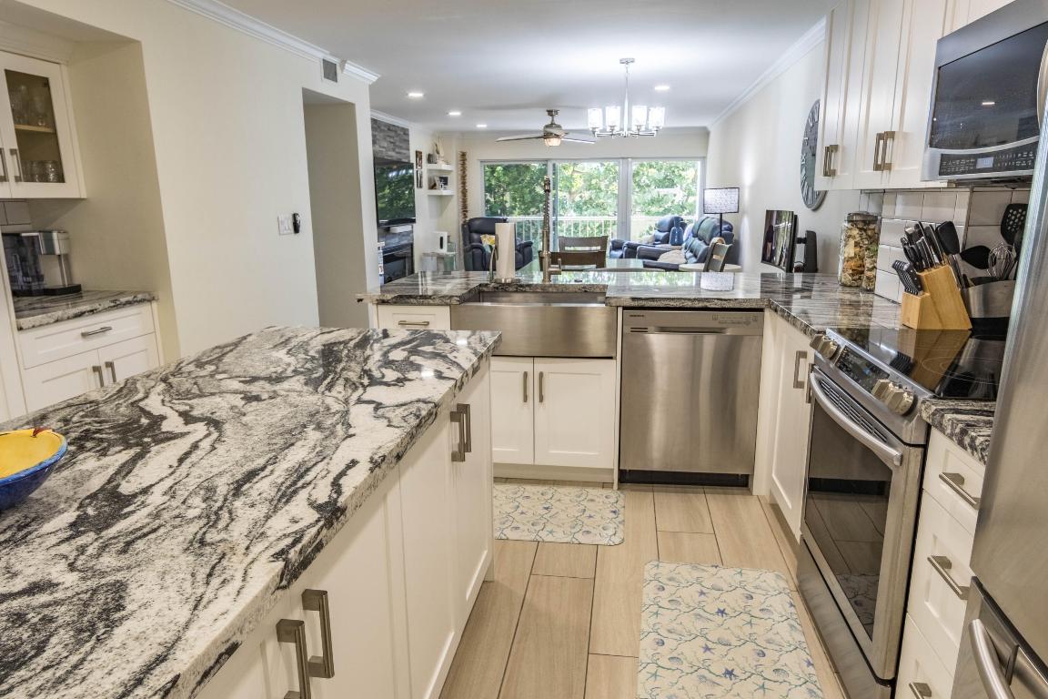 LANDMARK AT HILLSBORO CONDO - Residential