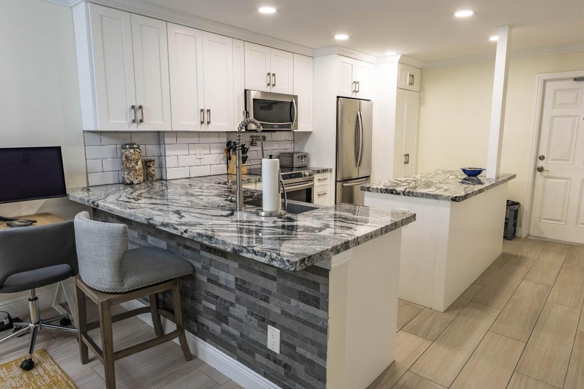 LANDMARK AT HILLSBORO CONDO - Residential