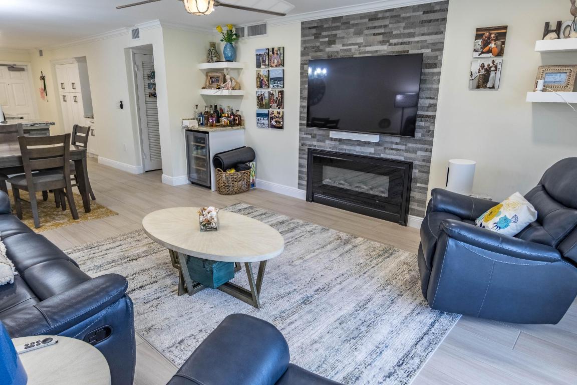 LANDMARK AT HILLSBORO CONDO - Residential