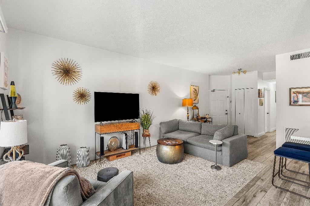 COACH HOUSES OF TOWN PLAC - Residential