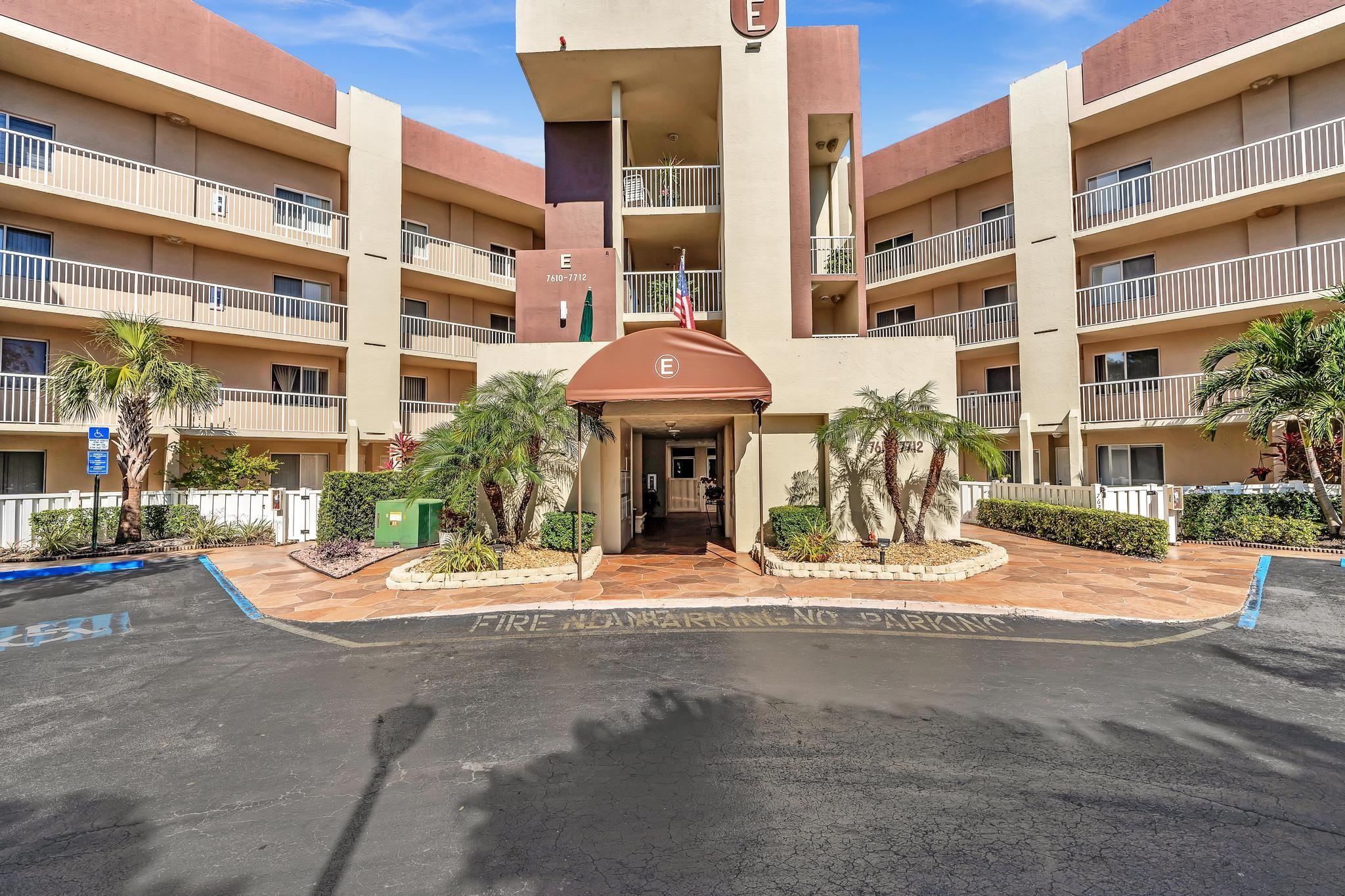 Move to paradise *Spetecular* 2-bed, 2-bath condo OPEN WATER VIEW located in the highly desirable Trent community* This unique home offers a gorgeous open white kit. overlooking the living/dining & screened balcony. Stainless steel apps. Beautiful tile/laminate flooring throughout. AC 2017. Freshley painted. An ample layout & a lovely split floorplan. Light & bright, Amazing large sliding doors stack away to enhance your private & relaxing patio with acrylic sliding to prevent the run from coming. Excellent condition. Just bring your suitcase and move in. Enjoy the amenities of the Kings Point Community: A State-of-the-Art Performing Arts Theater, A courtesy Shuttle, Indoor & Outdoor Pools, a Gym, a Clubhouse, a Pickle Ball, Tennis Courts & Billiard Room. Shuffleboard, Tennis courts & more
