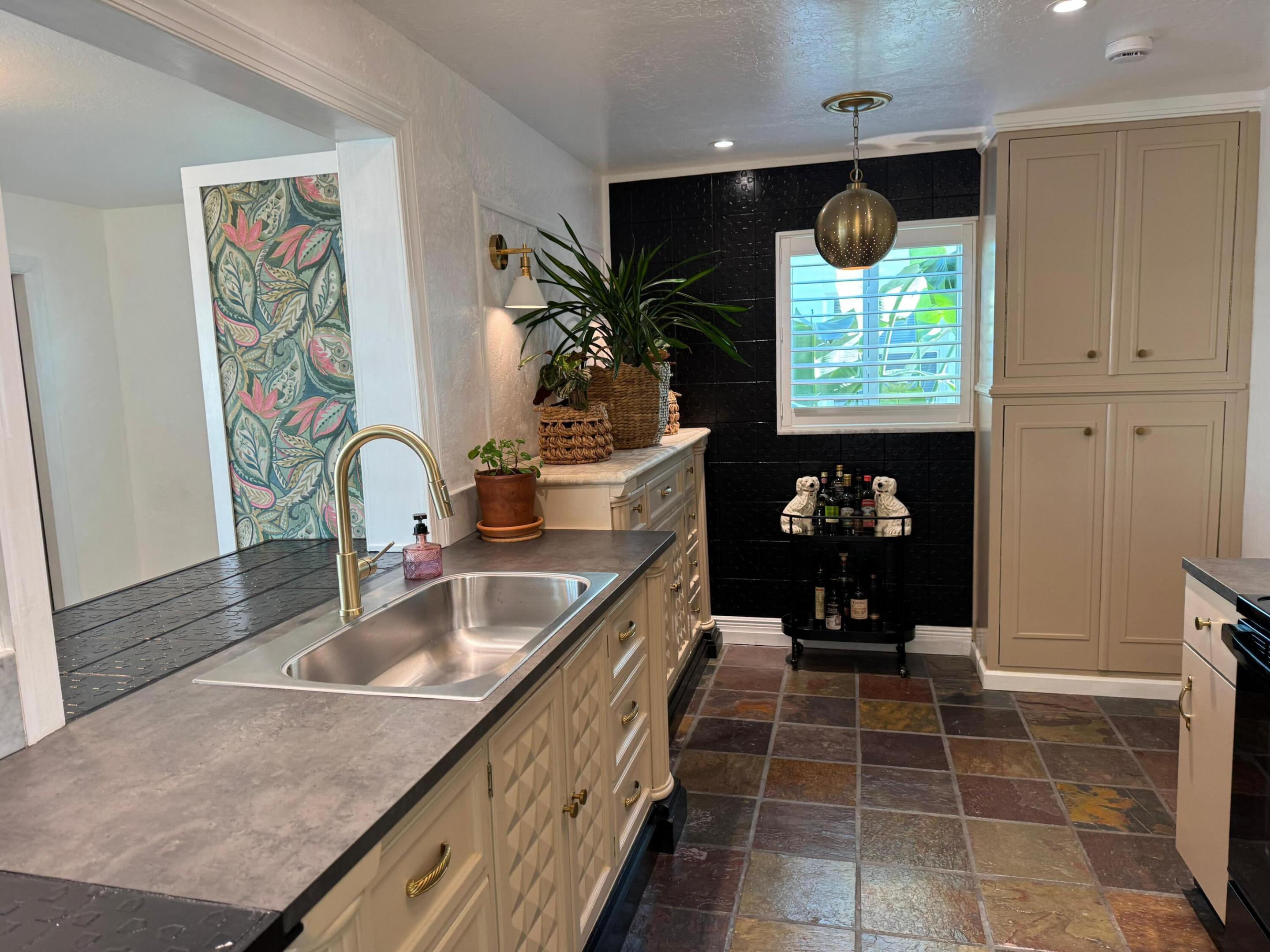 2099 SW Lake Circle Drive