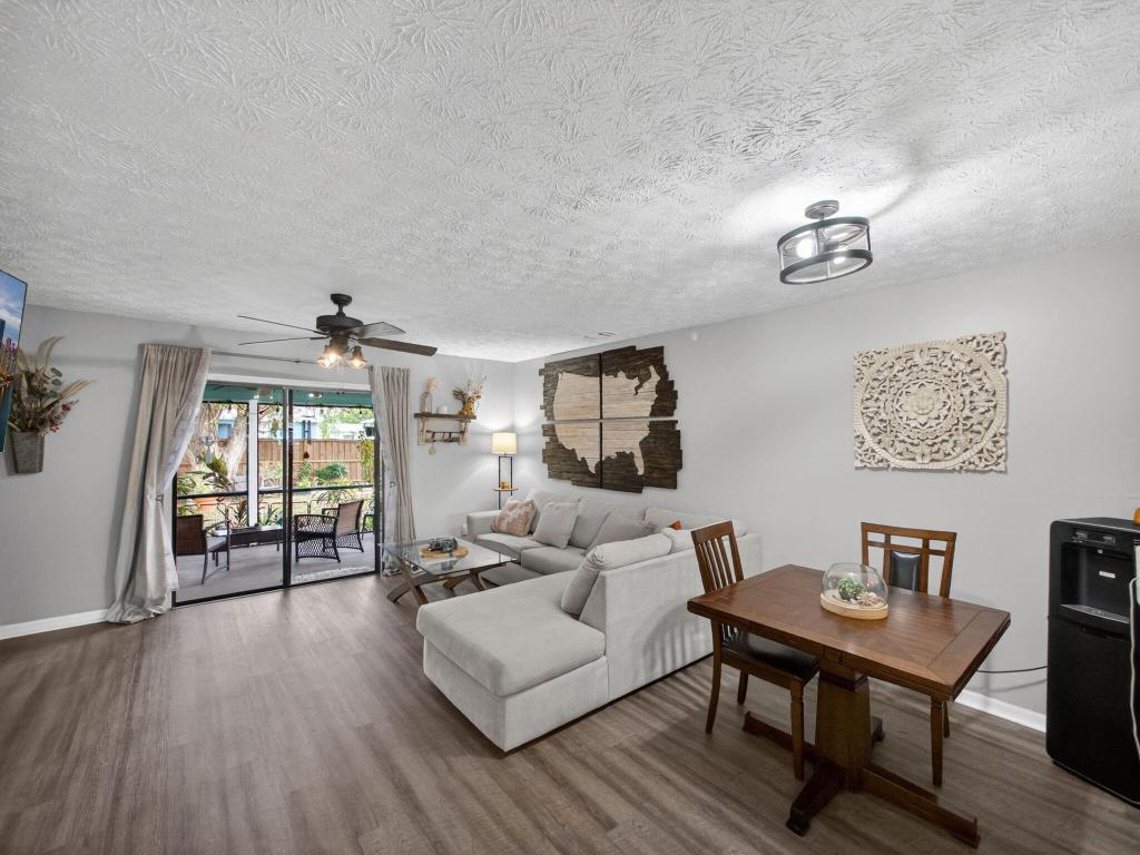 PALM LAKE PARK - Residential