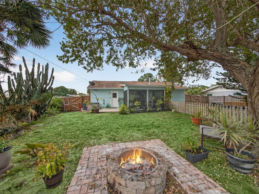 PALM LAKE PARK - Residential