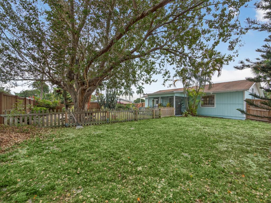 PALM LAKE PARK - Residential