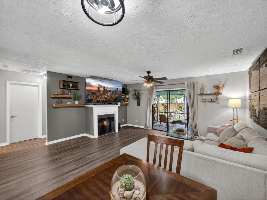 PALM LAKE PARK - Residential