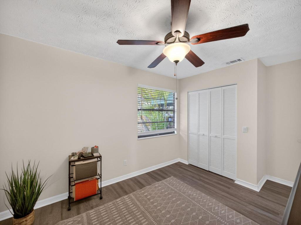 PALM LAKE PARK - Residential