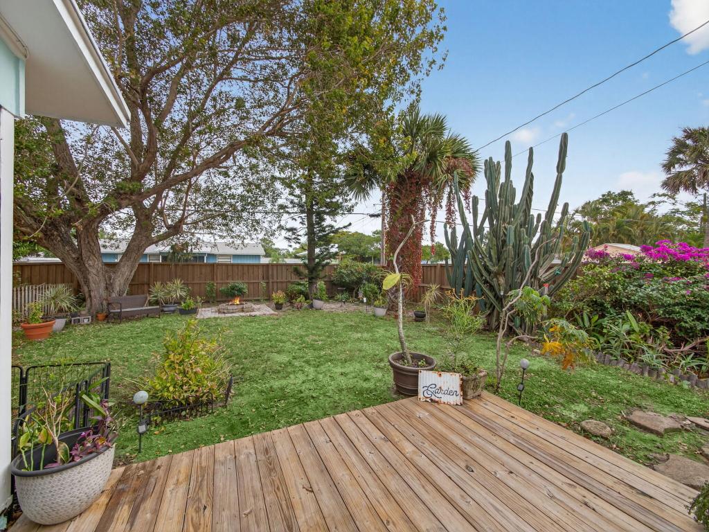 PALM LAKE PARK - Residential