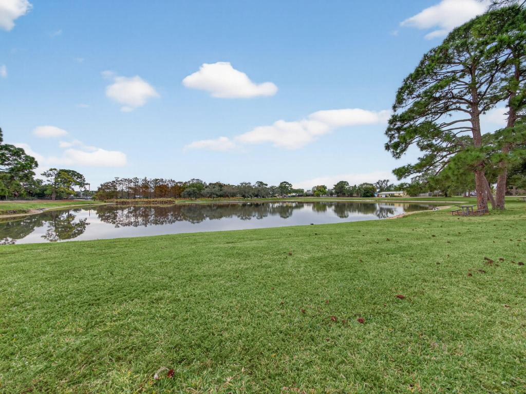 PALM LAKE PARK - Residential