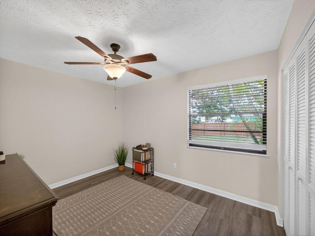 PALM LAKE PARK - Residential