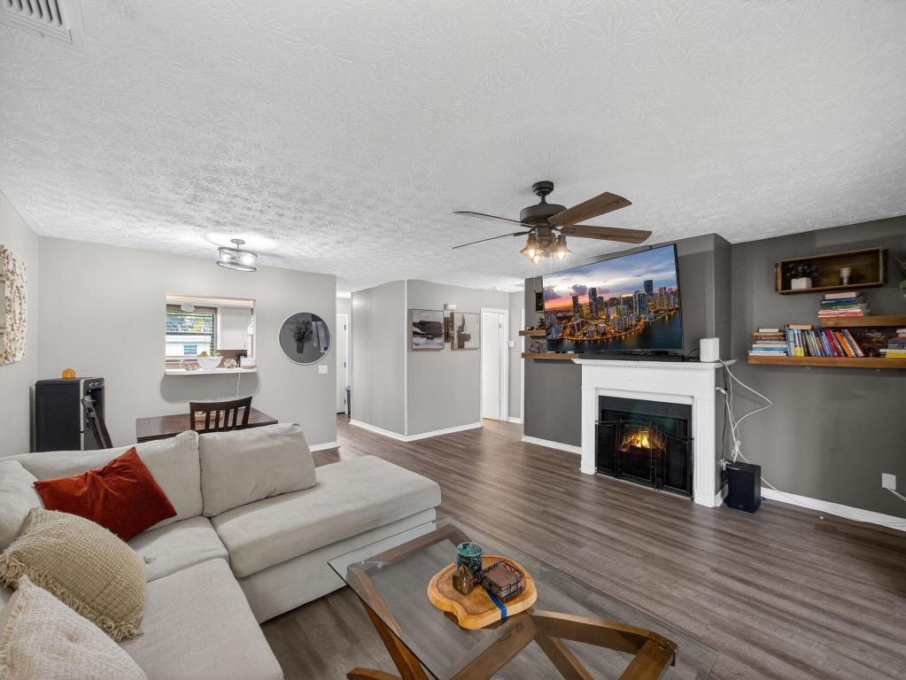 PALM LAKE PARK - Residential