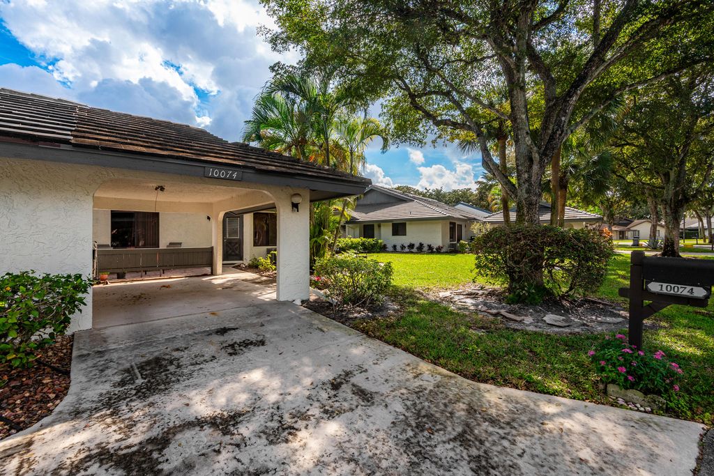 Photo of 10074 Hickorywood Place, Boynton Beach, FL 33437 (MLS # B26001048)
