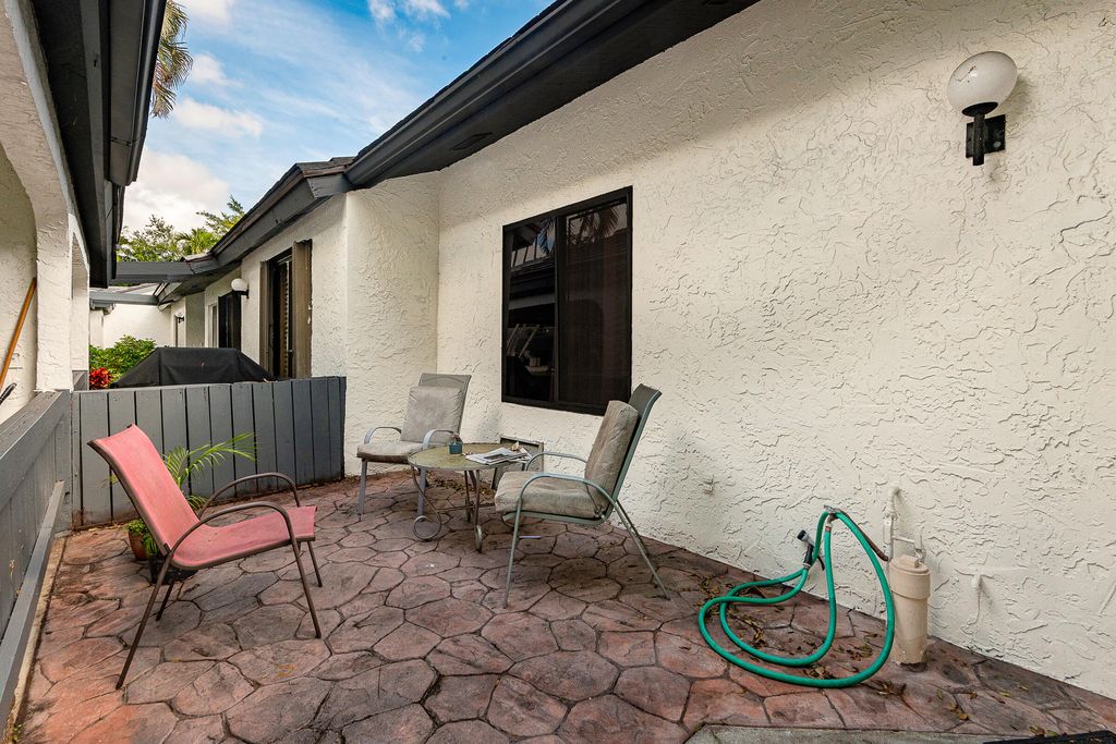 Photo of 10074 Hickorywood Place, Boynton Beach, FL 33437 (MLS # B26001048)