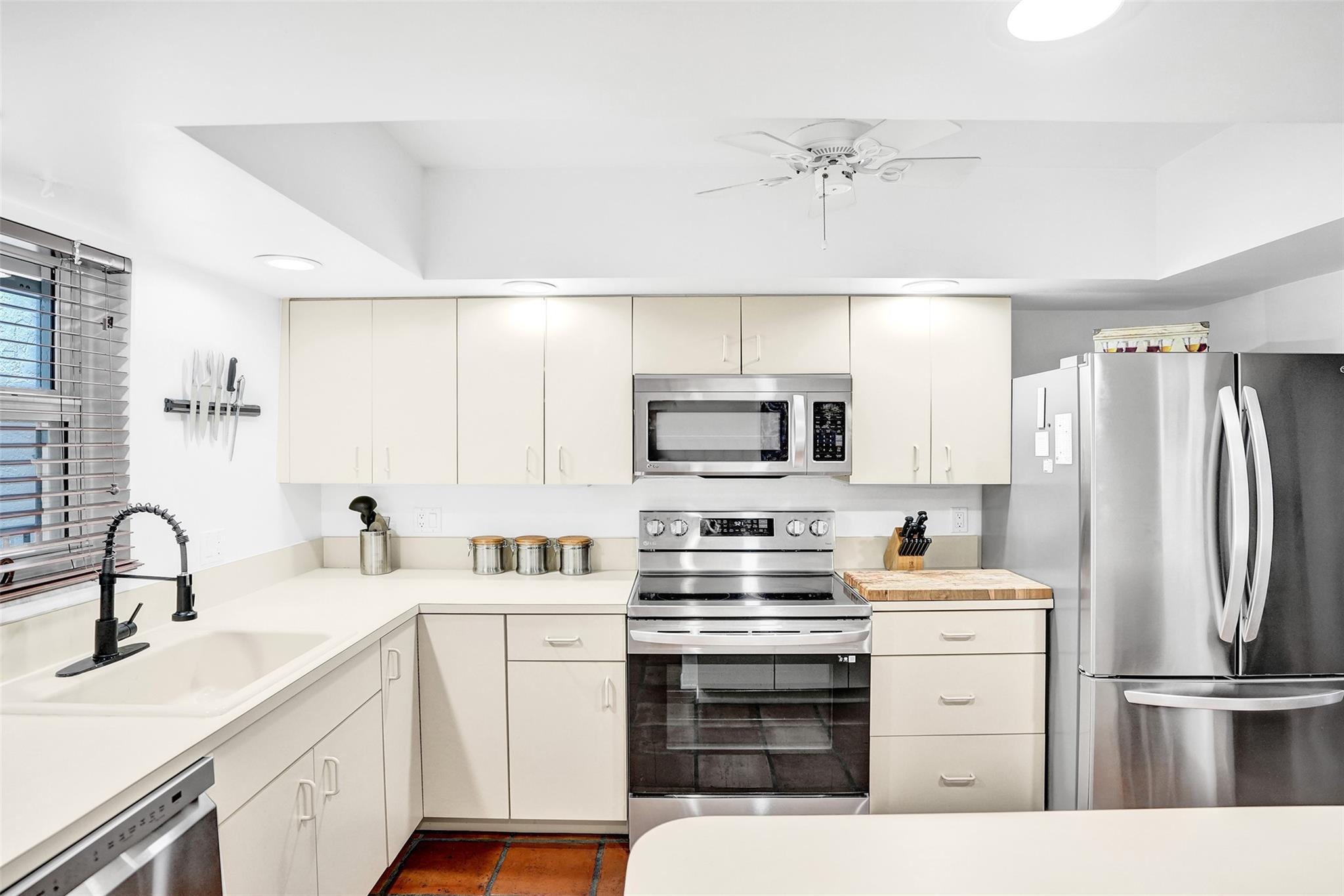 Las Olas Manor - Residential Lease