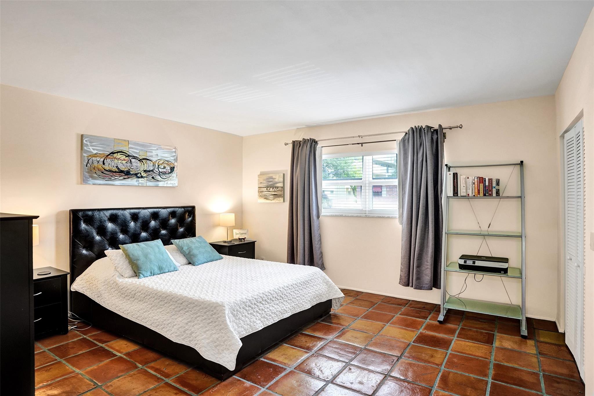 Las Olas Manor - Residential Lease