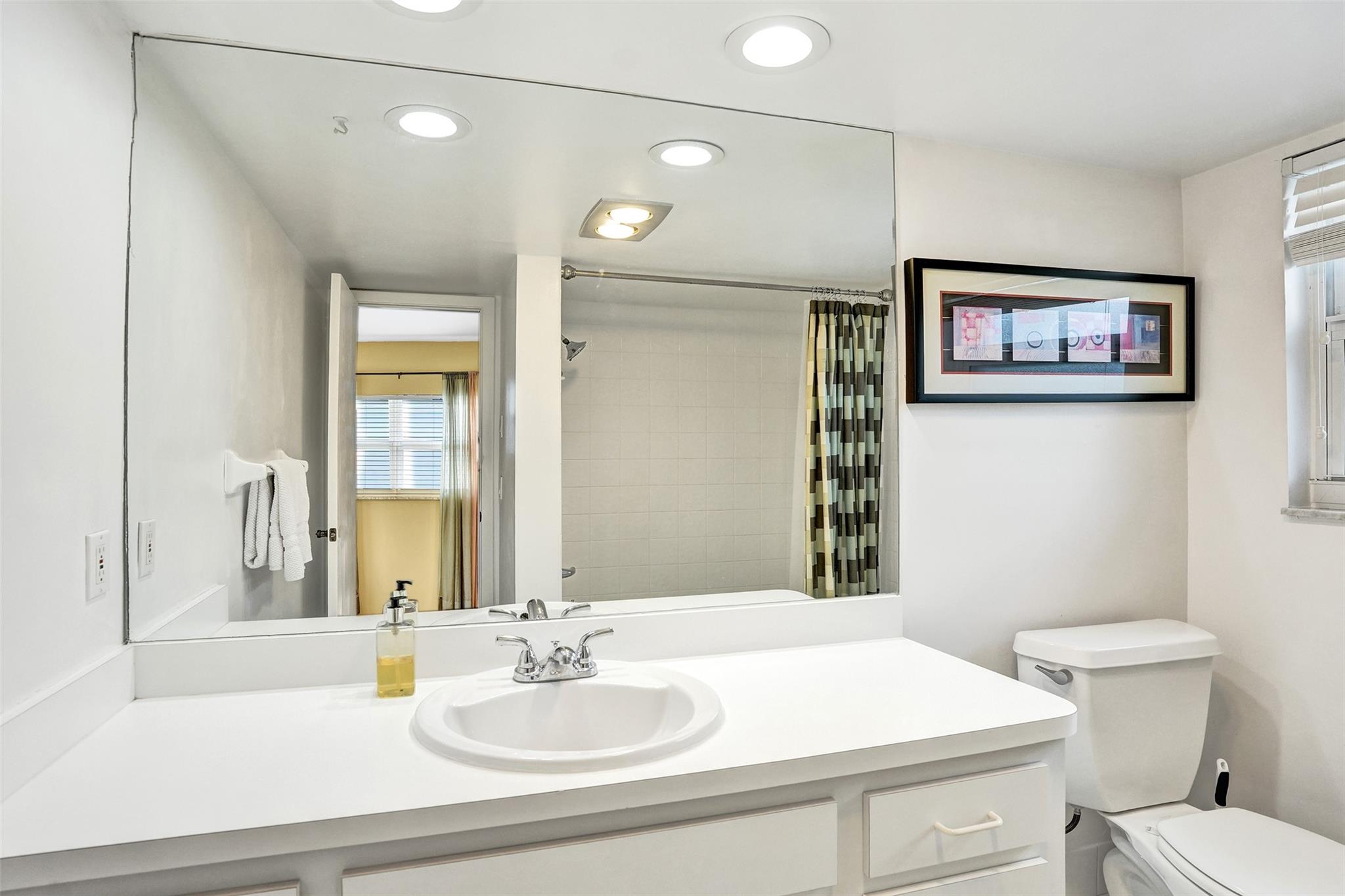 Las Olas Manor - Residential Lease