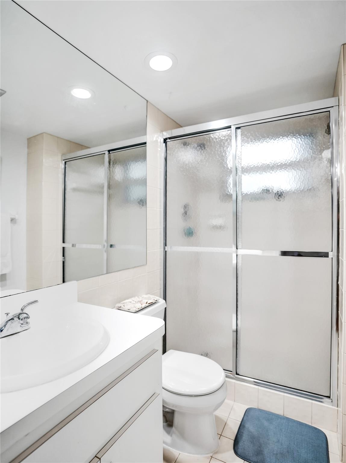 Las Olas Manor - Residential Lease