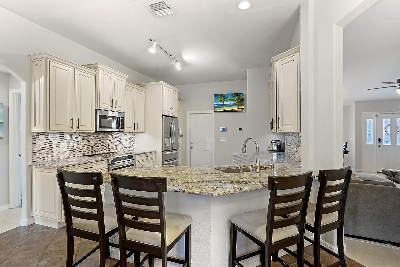 VERO LAKE ESTATES UNIT F - Residential