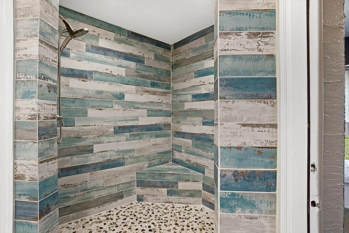 VERO LAKE ESTATES UNIT F - Residential