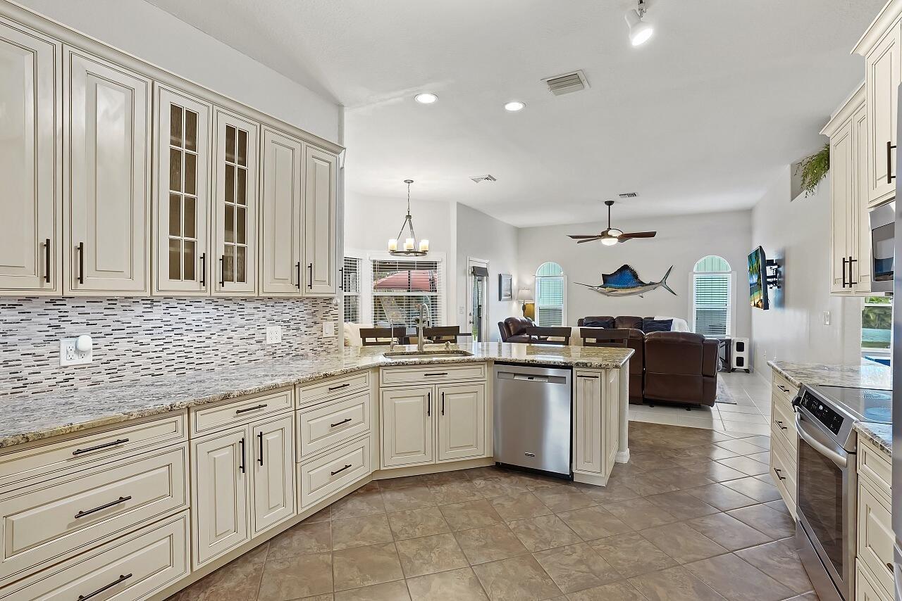 VERO LAKE ESTATES UNIT F - Residential