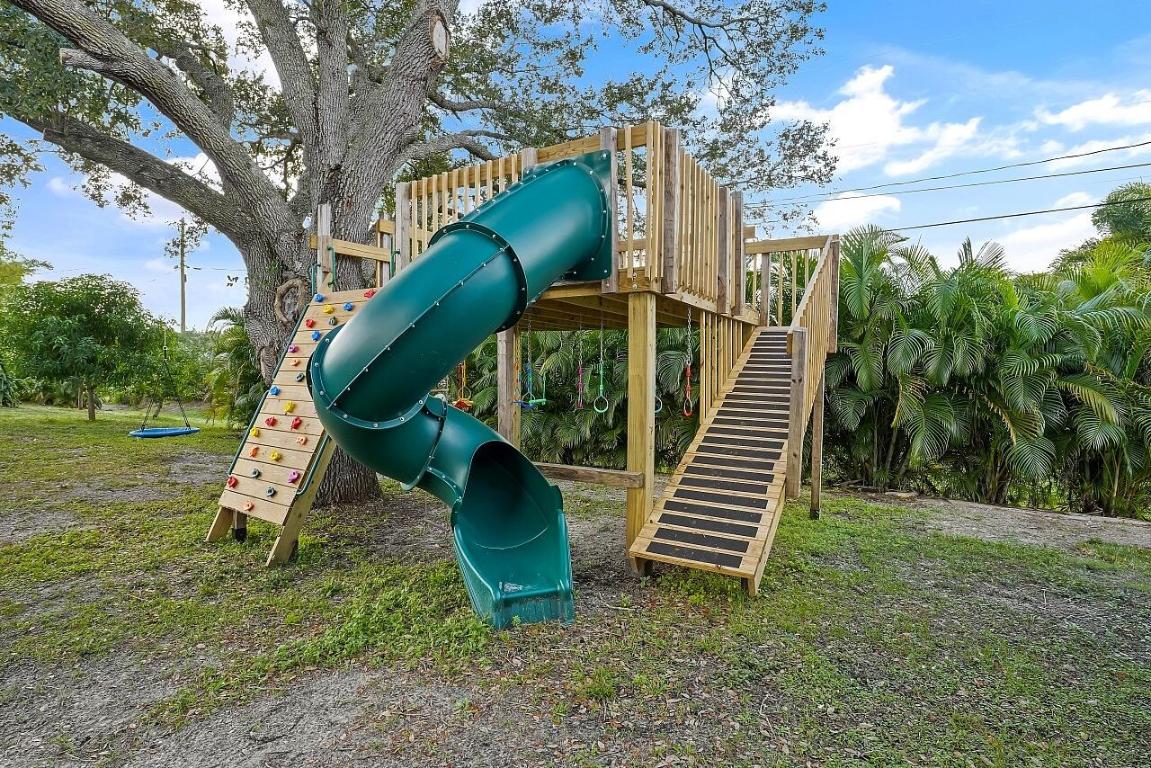 VERO LAKE ESTATES UNIT F - Residential