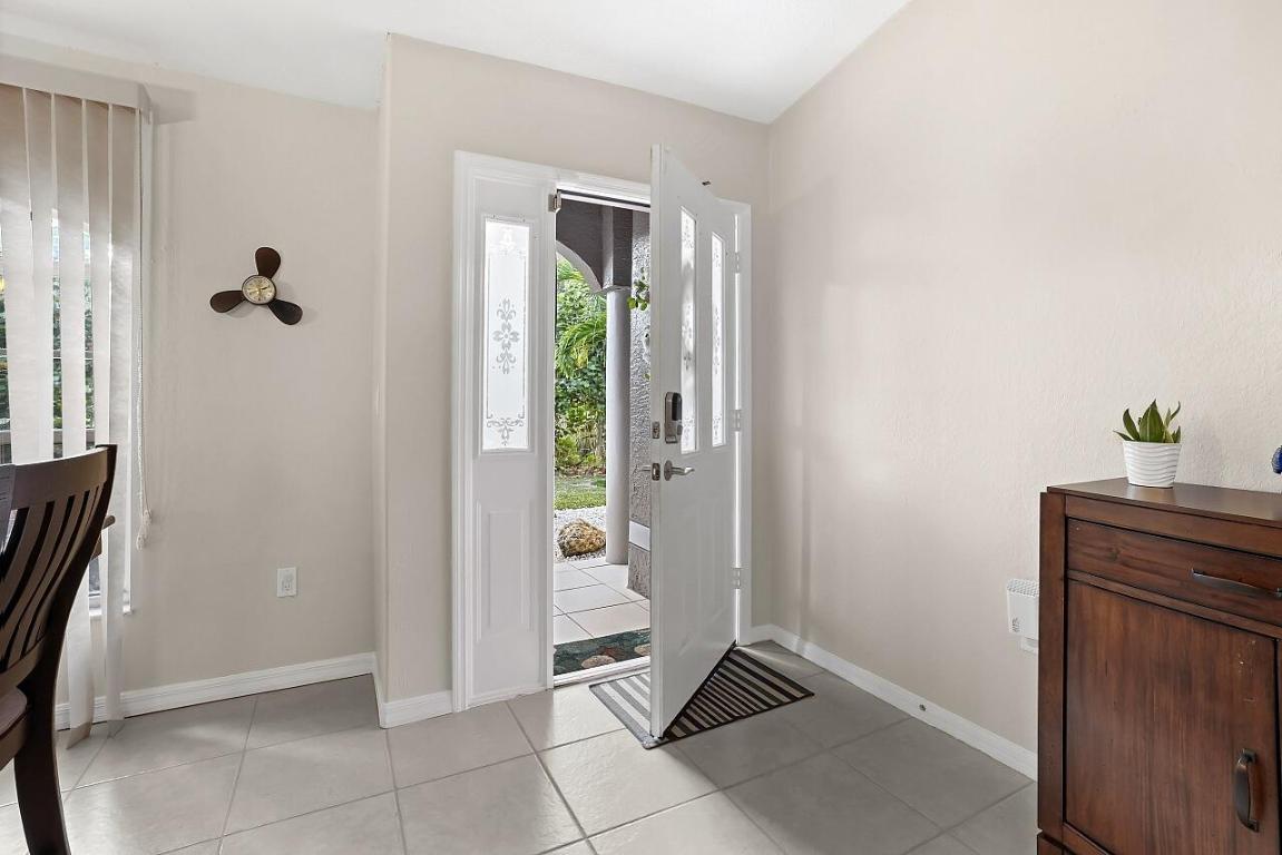 VERO LAKE ESTATES UNIT F - Residential