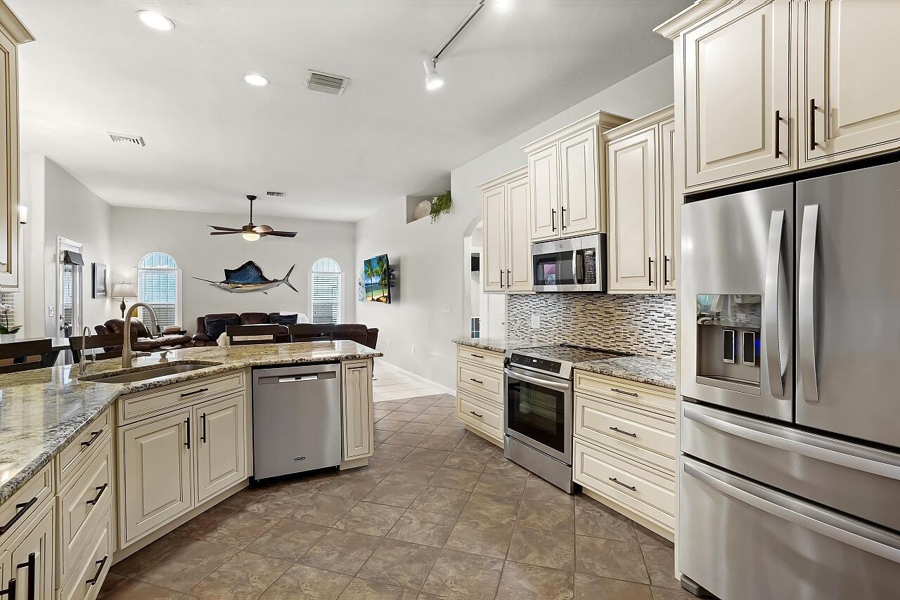 VERO LAKE ESTATES UNIT F - Residential