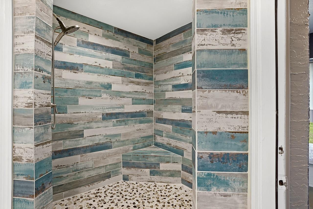 VERO LAKE ESTATES UNIT F - Residential