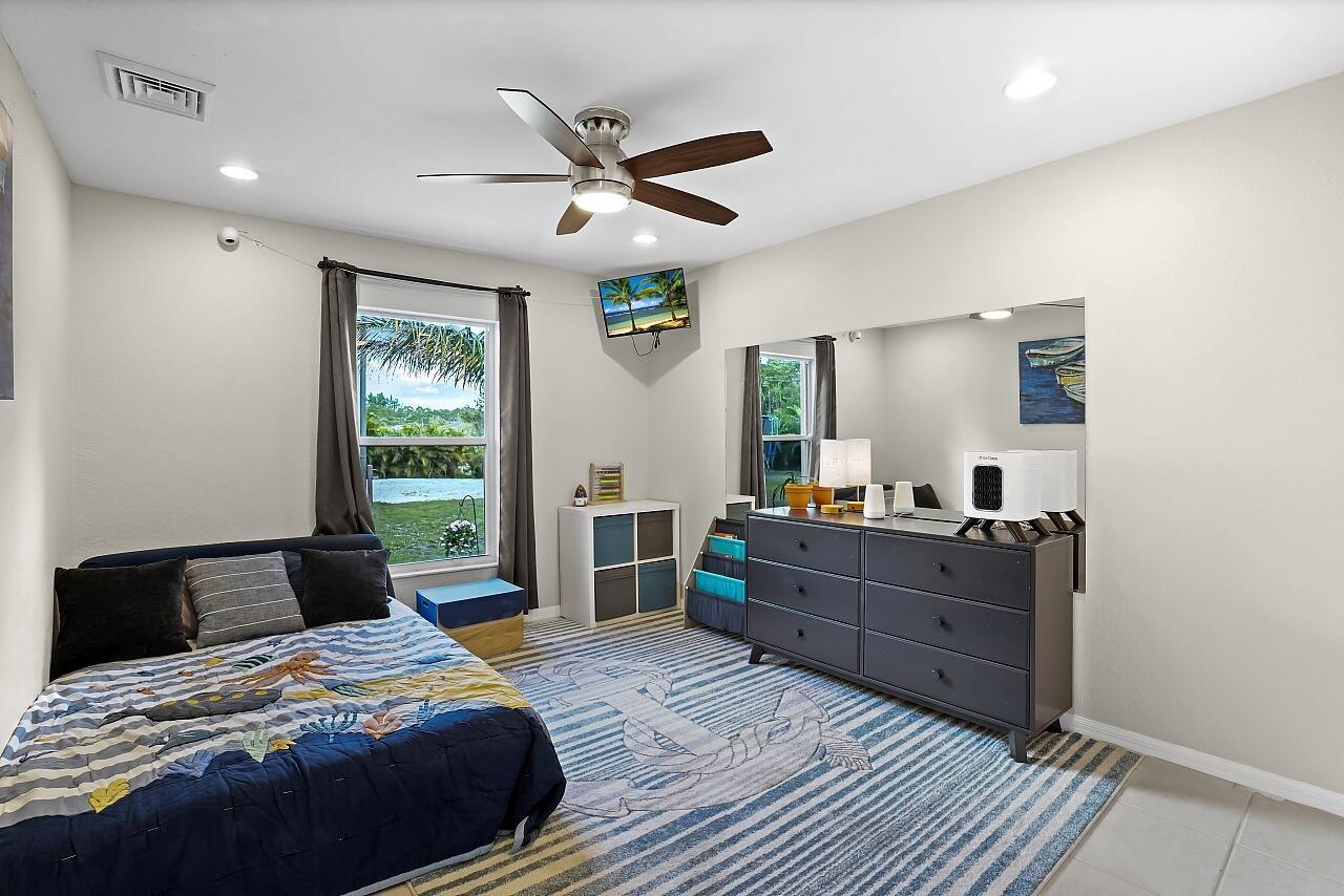 VERO LAKE ESTATES UNIT F - Residential