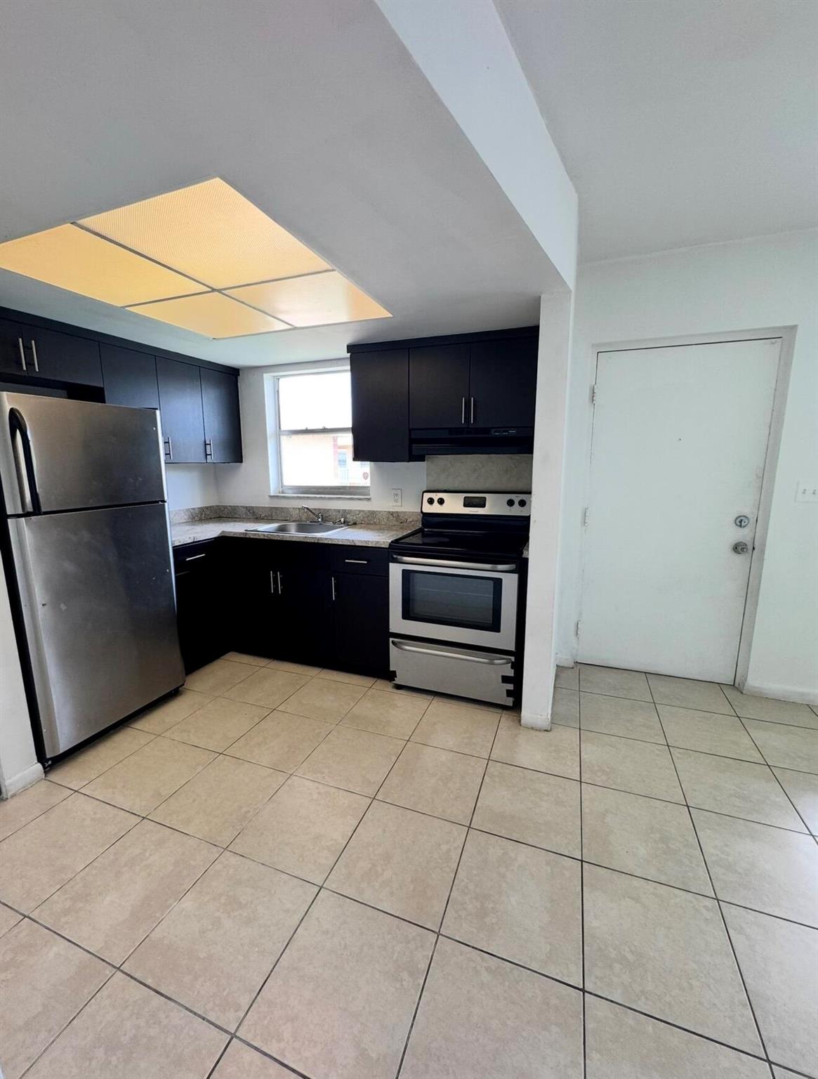 COURTS AT OAKLAND PARK - Residential Lease