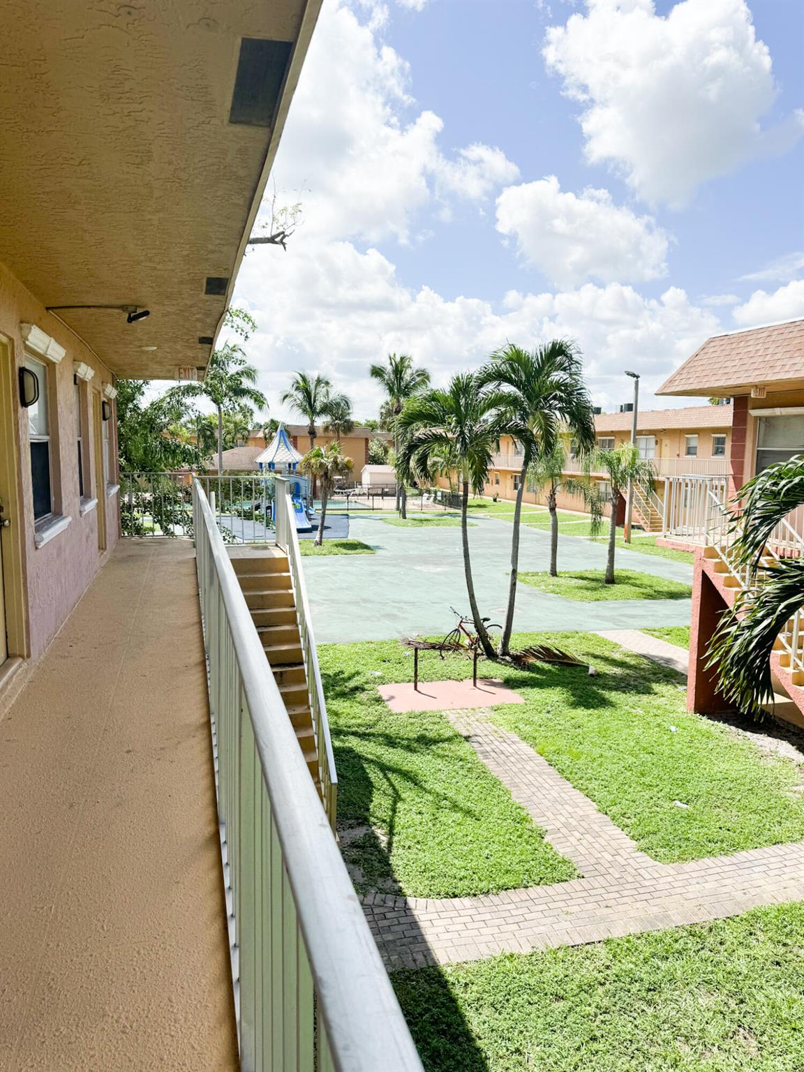 COURTS AT OAKLAND PARK - Residential Lease