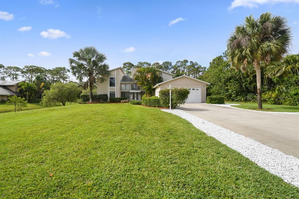 Photo of 10262 Trailwood Circle, Jupiter, FL 33478 (MLS # R10717601)