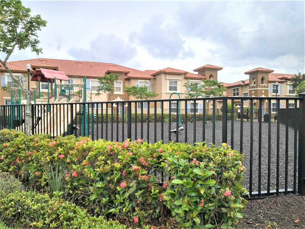 LINKS AT EMERALD DUNES CONDO - Residential