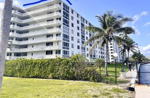 Condominium in Lake Park FL 301 Lake Shore Drive Dr.jpg