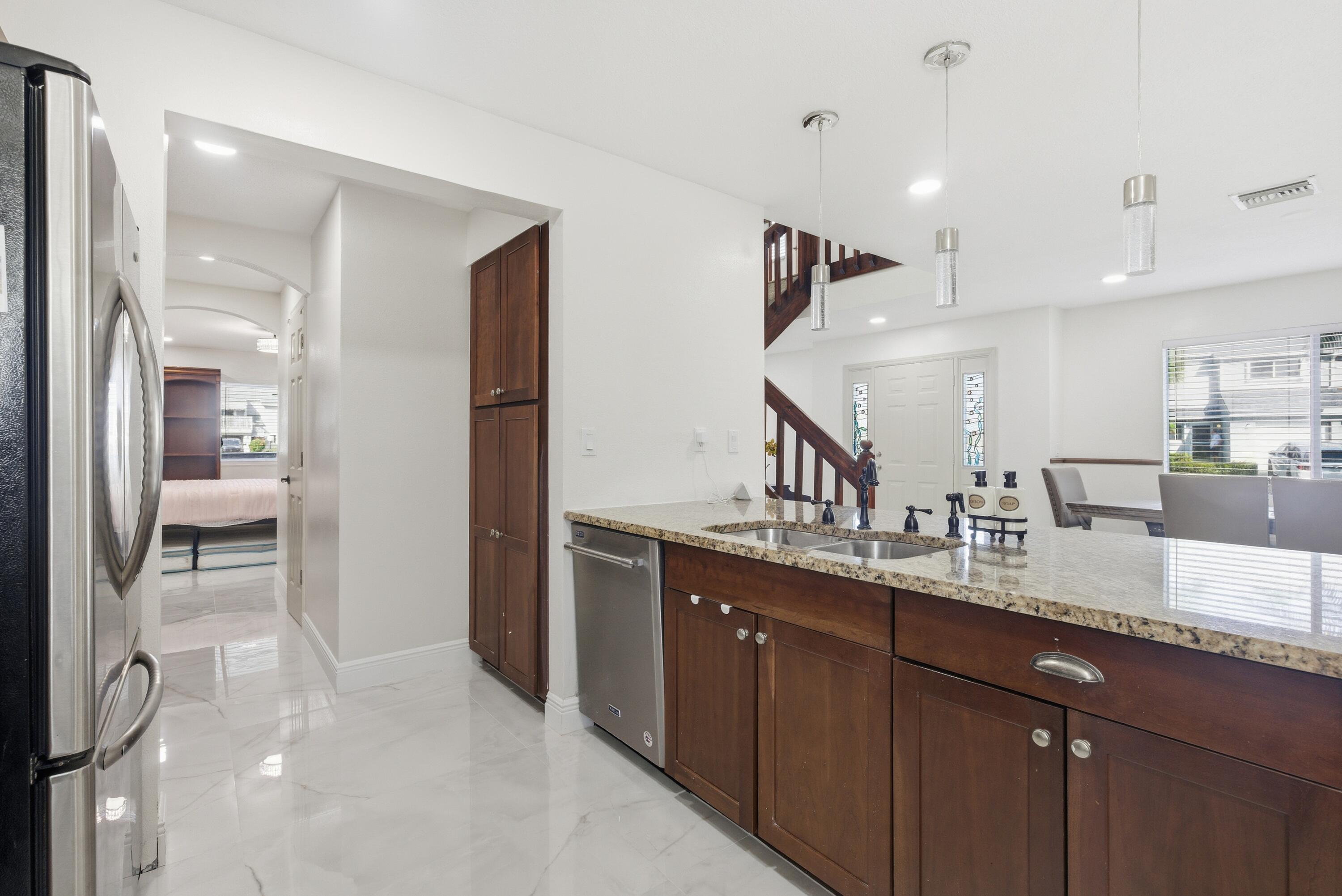 BREAKERS LANDING, A CONDOMINIUM - Residential Lease