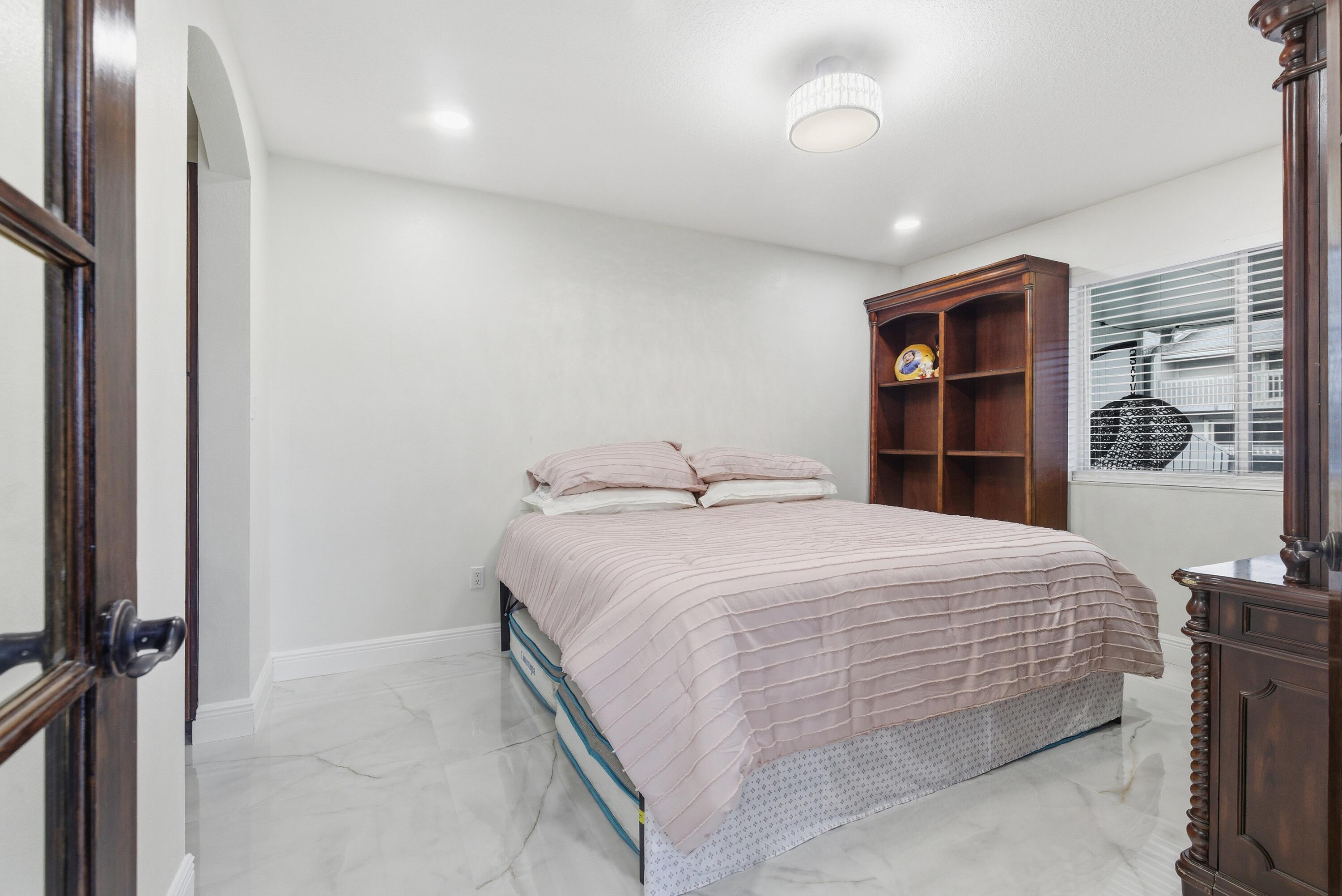 BREAKERS LANDING, A CONDOMINIUM - Residential Lease