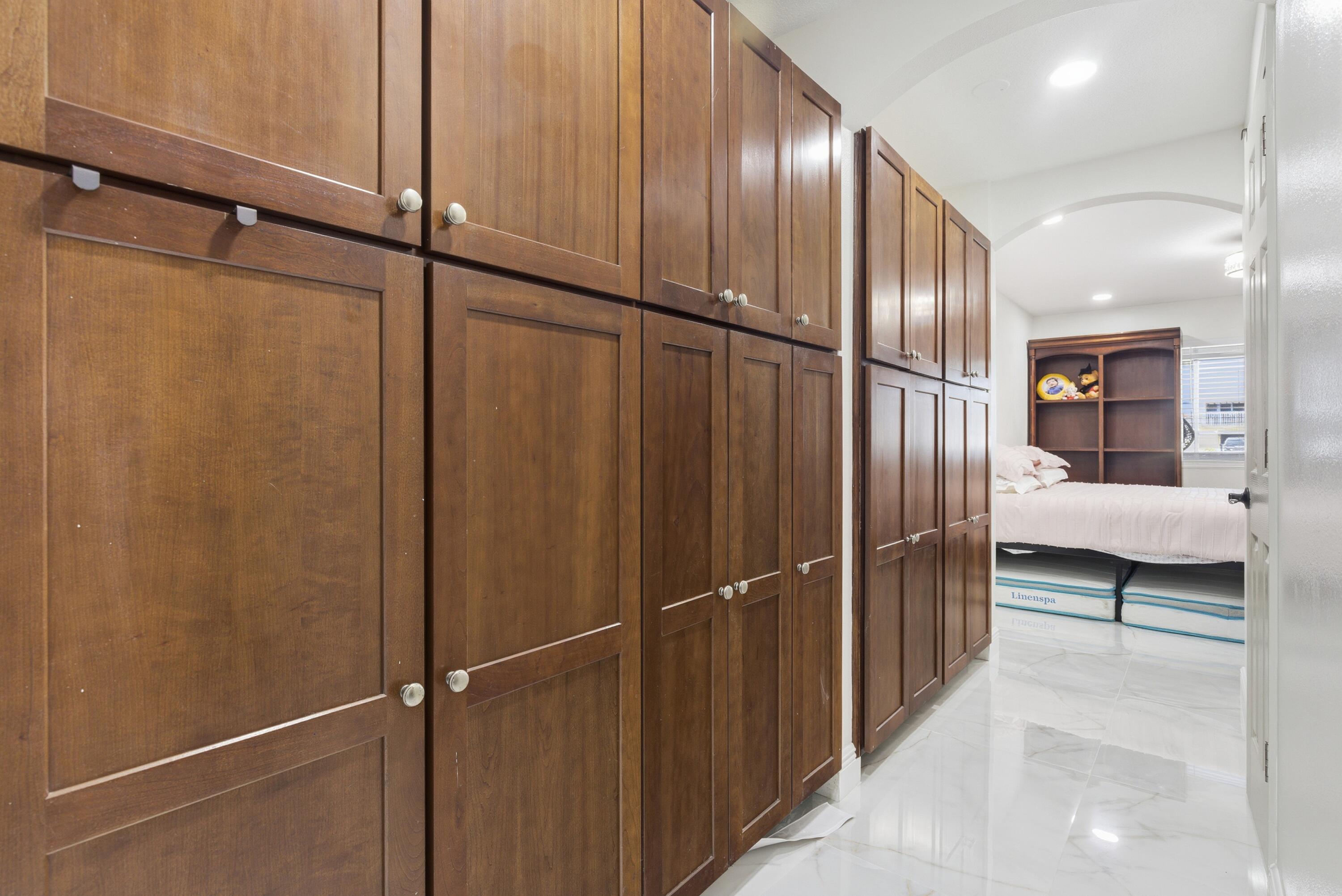 BREAKERS LANDING, A CONDOMINIUM - Residential Lease