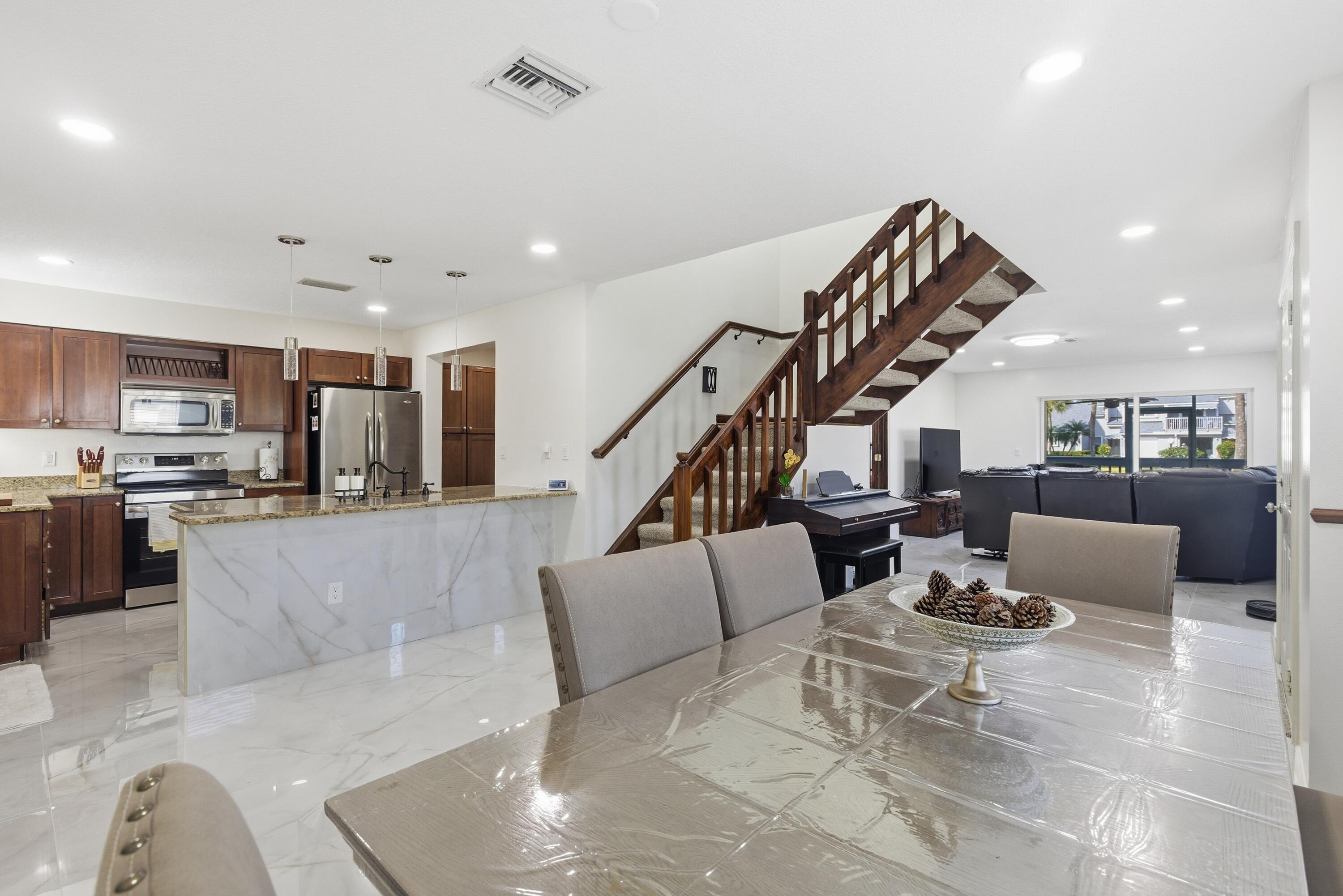 BREAKERS LANDING, A CONDOMINIUM - Residential Lease